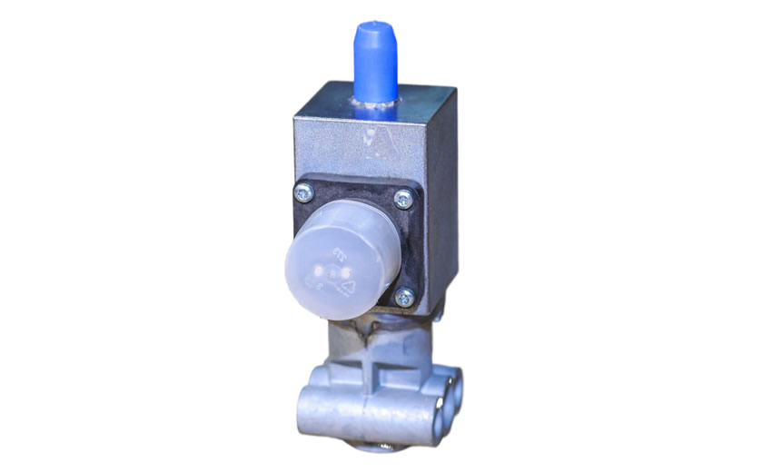 Two position three way solenoid valve